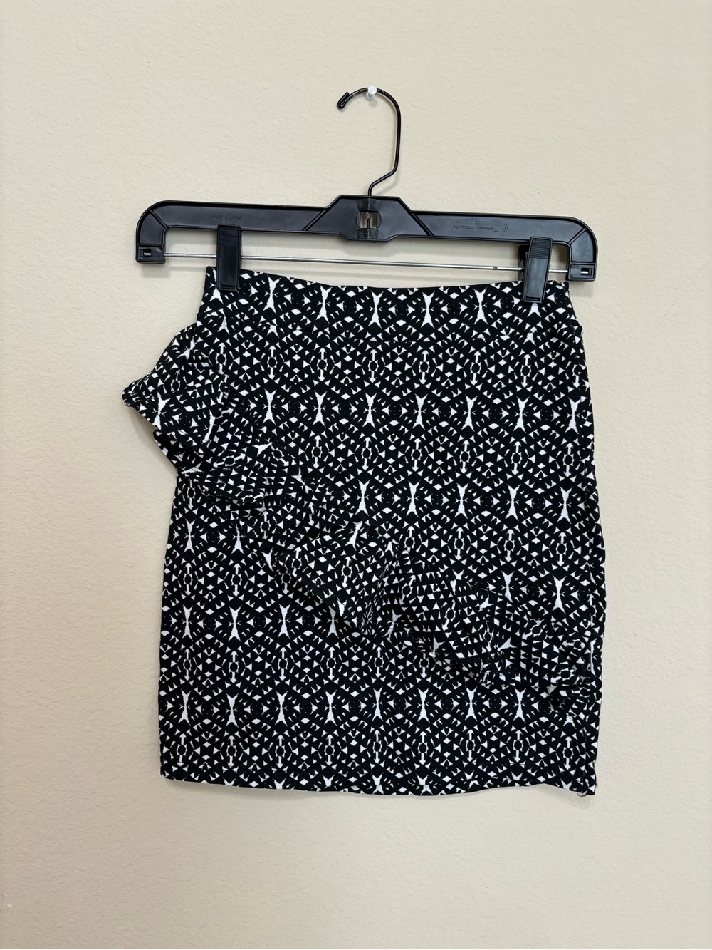 Black and White Geometric Ruffle Pencil Skirt